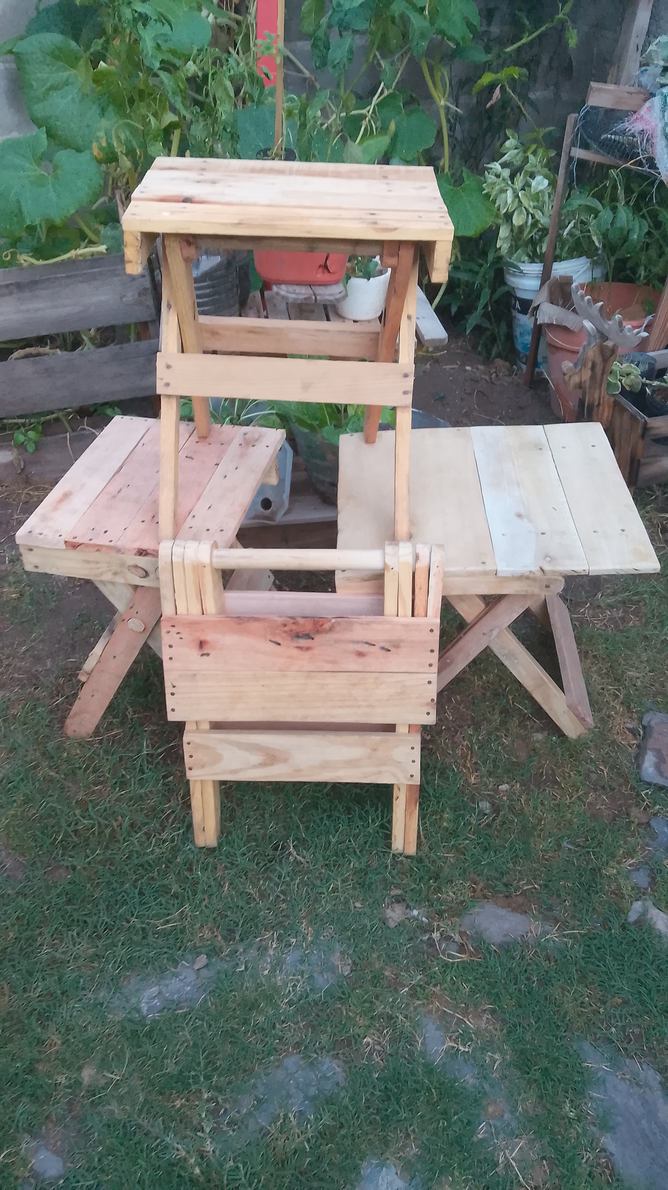 Banquetas y mesas plegables